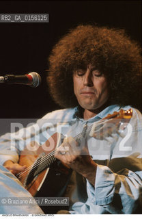 Venezia,1985.Ritratto del cantautore chitarrista e violinista Angelo Branduardi.Musica cantante ritratto cantautore chitarra -Venice,1985. Portrait of the singer and songwriter, violinista nd guitarist Angelo Branduardi ©Graziano Arici/Rosebud2