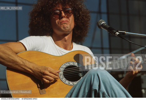 Venezia,1982.Ritratto del cantautore chitarrista e violinista Angelo Branduardi.Musica cantante ritratto cantautore chitarra -Venice,1982. Portrait of the singer and songwriter, violinista nd guitarist Angelo Branduardi ©Graziano Arici/Rosebud2
