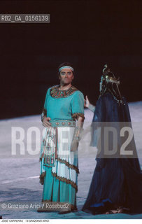 _Verona,1995. Il tenore spagnolo Josè Carreras celebra i suoi 25 anni di carriera: in Arena durante lesibizione.  Musica opera cantante lirica tenore.- Verona,1995. The spanish tenor Josè Carreras during the celebration for 25 years of career in the Veronàs Arena ©Graziano Arici/Rosebud2