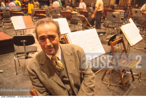 _Verona,1995. Il tenore spagnolo Josè Carreras celebra i suoi 25 anni di carriera: in Arena durante lesibizione.  Musica opera cantante lirica tenore.- Verona,1995. The spanish tenor Josè Carreras during the celebration for 25 years of career in the Veronàs Arena ©Graziano Arici/Rosebud2