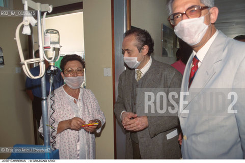 Verona,1995.Ritratto del tenore Josè Carreras Musica in visita al Reparto di Ematologia cantante lirica tenore opera ritratto ospedale visita-Verona,1995. Portrait of the tenor Josè Carreras in the hospital of Verona ©Graziano Arici/Rosebud2