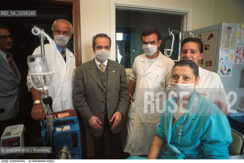 Verona,1995.Ritratto del tenore Josè Carreras Musica in visita al Reparto di Ematologia cantante lirica tenore opera ritratto ospedale visita-Verona,1995. Portrait of the tenor Josè Carreras in the hospital of Verona ©Graziano Arici/Rosebud2