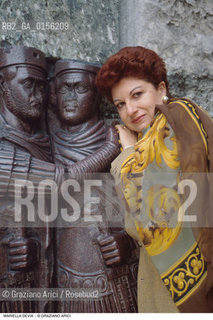 Venezia,1995.Ritratto della cantante lirica, la soprano Mariella Devia. Musica Lirica ritratto soprano cantante Venezia visita tetrarchi San Marco-Venice,1995.Portrait of the opera singer, the Italian soprano Mariella Devia ©Graziano Arici/Rosebud2
