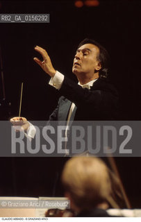 -Venezia,1992.Ritratto di Claudio Abbado, direttore dorchestra Musica classica direttore orchestra ritratto -Venice,1992. Portrait of the conductor Claudio Abbado during a concert ©Graziano Arici/Rosebud2 La cessione dei diritti di questa immagine si intende per quanto di nostra competenza. Non comprende invece le eventuali spese  relative a diritti che potranno essere richiesti dagli Enti o persone fisiche cui appartengono eventualmente i soggetti  ripresi. Tali costi, ove necessari, e l’espletamento di qualsivoglia pratica di richiesta di concessione del permesso di pubblicazione sono esclusivamente a carico e a cura del soggetto acquirente di questa immagine.