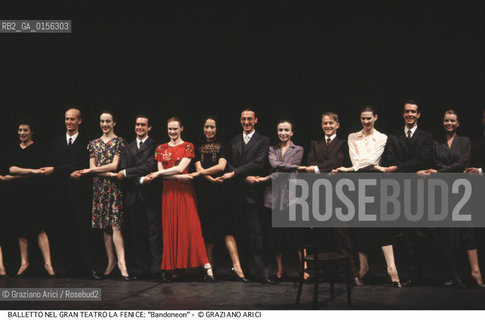 -Venezia,1985.Gran Teatro la Fenice. Balletto Bandoneon, coreografia di Pina Bausch, corpo di ballo Tanztheater Wuppertal.Tanztheater Wuppertal Pina Bausch Danza balletto coreografia .-Venice,1985. Gran Teatro la Fenice. Dance ballet Bandoneon, choreographed by Pina Bausch, Tanztheater Wuppertal dancers chorus ©Graziano Arici/Rosebud2 .La cessione dei diritti di questa immagine si intende per quanto di nostra competenza. Non comprende invece le eventuali spese  relative a diritti che potranno essere richiesti dagli Enti o persone fisiche cui appartengono eventualmente i soggetti  ripresi. Tali costi, ove necessari, e l’espletamento di qualsivoglia pratica di richiesta di concessione del permesso di pubblicazione sono esclusivamente a carico e a cura del soggetto acquirente di questa immagine.