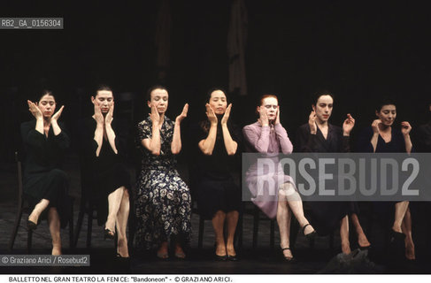 -Venezia,1985.Gran Teatro la Fenice. Balletto Bandoneon, coreografia di Pina Bausch, corpo di ballo Tanztheater Wuppertal.Tanztheater Wuppertal Pina Bausch Danza balletto coreografia .-Venice,1985. Gran Teatro la Fenice. Dance ballet Bandoneon, choreographed by Pina Bausch, Tanztheater Wuppertal dancers chorus ©Graziano Arici/Rosebud2 .La cessione dei diritti di questa immagine si intende per quanto di nostra competenza. Non comprende invece le eventuali spese  relative a diritti che potranno essere richiesti dagli Enti o persone fisiche cui appartengono eventualmente i soggetti  ripresi. Tali costi, ove necessari, e l’espletamento di qualsivoglia pratica di richiesta di concessione del permesso di pubblicazione sono esclusivamente a carico e a cura del soggetto acquirente di questa immagine.