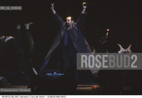 -Venezia,1990. Gran teatro La Fenice. Balletto Loro del Reno coreografato da Maurice Bejart, musiche di Richard Wagner, corpo di Ballo Bejart Ballet Lausanne -Venice,1990. Gran teatro La Fenice.Ballet Loro del Reno,choreographed by Maurice Bejart,music by Richard Wagner,corps de ballet Bejart ballet Lausanne DAS RHEINGOLD ©Graziano Arici/Rosebud2 .La cessione dei diritti di questa immagine si intende per quanto di nostra competenza. Non comprende invece le eventuali spese  relative a diritti che potranno essere richiesti dagli Enti o persone fisiche cui appartengono eventualmente i soggetti  ripresi. Tali costi, ove necessari, e l’espletamento di qualsivoglia pratica di richiesta di concessione del permesso di pubblicazione sono esclusivamente a carico e a cura del soggetto acquirente di questa immagine.