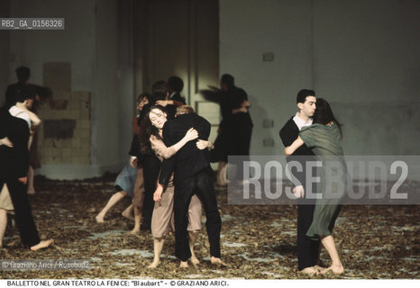 -Venezia,1987.Gran Teatro la Fenice. Balletto Blaubart,coreografia di Pina Bausch, corpo di ballo Tanztheater Wuppertal.Tanztheater Wuppertal Pina Bausch Danza balletto coreografia Blaubart.-Venice,1987. Gran Teatro la Fenice. Dance ballet Blaubart, choreographed by Pina Bausch, Tanztheater Wuppertal dancers chorus ©Graziano Arici/Rosebud2 .La cessione dei diritti di questa immagine si intende per quanto di nostra competenza. Non comprende invece le eventuali spese  relative a diritti che potranno essere richiesti dagli Enti o persone fisiche cui appartengono eventualmente i soggetti  ripresi. Tali costi, ove necessari, e l’espletamento di qualsivoglia pratica di richiesta di concessione del permesso di pubblicazione sono esclusivamente a carico e a cura del soggetto acquirente di questa immagine.