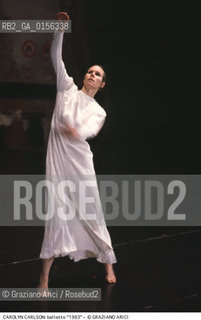 -Venezia,1983.Gran Teatro La Fenice. Carolyn Carlson nel balletto 1983, coreografia di Carolyn Carlson, ritratto Danza Balletto coreografa Carlson solo -Venice,1983.Gran Teatro La Fenice. The dancer and choreographer Carolyn Carlson during the ballett 1983 by Carolyn Carlson, contemporary dance choreographer ©Graziano Arici/Rosebud2 .La cessione dei diritti di questa immagine si intende per quanto di nostra competenza. Non comprende invece le eventuali spese  relative a diritti che potranno essere richiesti dagli Enti o persone fisiche cui appartengono eventualmente i soggetti  ripresi. Tali costi, ove necessari, e l’espletamento di qualsivoglia pratica di richiesta di concessione del permesso di pubblicazione sono esclusivamente a carico e a cura del soggetto acquirente di questa immagine.