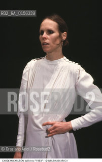 -Venezia,1983.Gran Teatro La Fenice. Carolyn Carlson nel balletto 1983, coreografia di Carolyn Carlson, ritratto Danza Balletto coreografa Carlson solo -Venice,1983.Gran Teatro La Fenice. The dancer and choreographer Carolyn Carlson during the ballett 1983 by Carolyn Carlson, contemporary dance choreographer ©Graziano Arici/Rosebud2 .La cessione dei diritti di questa immagine si intende per quanto di nostra competenza. Non comprende invece le eventuali spese  relative a diritti che potranno essere richiesti dagli Enti o persone fisiche cui appartengono eventualmente i soggetti  ripresi. Tali costi, ove necessari, e l’espletamento di qualsivoglia pratica di richiesta di concessione del permesso di pubblicazione sono esclusivamente a carico e a cura del soggetto acquirente di questa immagine.