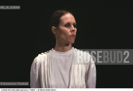 -Venezia,1983.Gran Teatro La Fenice. Carolyn Carlson nel balletto 1983, coreografia di Carolyn Carlson, ritratto Danza Balletto coreografa Carlson solo -Venice,1983.Gran Teatro La Fenice. The dancer and choreographer Carolyn Carlson during the ballett 1983 by Carolyn Carlson, contemporary dance choreographer ©Graziano Arici/Rosebud2 .La cessione dei diritti di questa immagine si intende per quanto di nostra competenza. Non comprende invece le eventuali spese  relative a diritti che potranno essere richiesti dagli Enti o persone fisiche cui appartengono eventualmente i soggetti  ripresi. Tali costi, ove necessari, e l’espletamento di qualsivoglia pratica di richiesta di concessione del permesso di pubblicazione sono esclusivamente a carico e a cura del soggetto acquirente di questa immagine.
