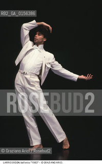 -Venezia,1983.Gran Teatro La Fenice. Larrio Ekson nel balletto 1983, coreografia di Carolyn Carlson, ritratto Danza Balletto coreografa Carlson solo -Venice,1983.Gran Teatro La Fenice. The dancer Larrio Ekson during the ballett 1983 by Carolyn Carlson, contemporary dance choreographer ©Graziano Arici/Rosebud2       - ..La cessione dei diritti di questa immagine si intende per quanto di nostra competenza. Non comprende invece le eventuali spese  relative a diritti che potranno essere richiesti dagli Enti o persone fisiche cui appartengono eventualmente i soggetti  ripresi. Tali costi, ove necessari, e l’espletamento di qualsivoglia pratica di richiesta di concessione del permesso di pubblicazione sono esclusivamente a carico e a cura del soggetto acquirente di questa immagine.