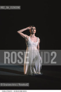-Venezia,1985.Gran Teatro La Fenice.Balletto con Carla Fracci - Ritratto di Carla Fracci sul palco durante il balletto.  danza ballerino balletto ritratto classica.-Venice,1985.Gran Teatro La Fenice.Portrait of the dancer Carla Fracci during the ballet  ©Graziano Arici/Rosebud2 .La cessione dei diritti di questa immagine si intende per quanto di nostra competenza. Non comprende invece le eventuali spese  relative a diritti che potranno essere richiesti dagli Enti o persone fisiche cui appartengono eventualmente i soggetti  ripresi. Tali costi, ove necessari, e l’espletamento di qualsivoglia pratica di richiesta di concessione del permesso di pubblicazione sono esclusivamente a carico e a cura del soggetto acquirente di questa immagine.