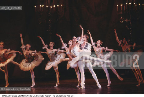 Venice, 1992. Gran Teatro La Fenice.Gala ballet, corps ballet of the S.M.Kirov theatre Leningrad .Venezia, 1988. Gran Teatro La Fenice. Balletto Galà,corpo di ballo teatro S.M.Kirov di Leningrado. Danza balletto classica Gala Fenice ©Graziano Arici/Rosebud2 La cessione dei diritti di questa immagine si intende per quanto di nostra competenza. Non comprende invece le eventuali spese  relative a diritti che potranno essere richiesti dagli Enti o persone fisiche cui appartengono eventualmente i soggetti  ripresi. Tali costi, ove necessari, e l’espletamento di qualsivoglia pratica di richiesta di concessione del permesso di pubblicazione sono esclusivamente a carico e a cura del soggetto acquirente di questa immagine.