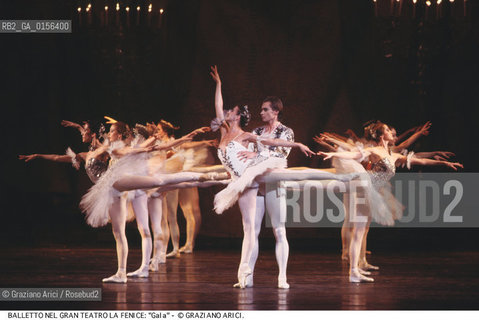 Venice, 1992. Gran Teatro La Fenice.Gala ballet, corps ballet of the S.M.Kirov theatre Leningrad .Venezia, 1988. Gran Teatro La Fenice. Balletto Galà,corpo di ballo teatro S.M.Kirov di Leningrado. Danza balletto classica Gala Fenice ©Graziano Arici/Rosebud2 La cessione dei diritti di questa immagine si intende per quanto di nostra competenza. Non comprende invece le eventuali spese  relative a diritti che potranno essere richiesti dagli Enti o persone fisiche cui appartengono eventualmente i soggetti  ripresi. Tali costi, ove necessari, e l’espletamento di qualsivoglia pratica di richiesta di concessione del permesso di pubblicazione sono esclusivamente a carico e a cura del soggetto acquirente di questa immagine.