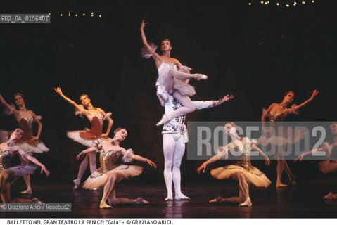 Venice, 1992. Gran Teatro La Fenice.Gala ballet, corps ballet of the S.M.Kirov theatre Leningrad .Venezia, 1988. Gran Teatro La Fenice. Balletto Galà,corpo di ballo teatro S.M.Kirov di Leningrado. Danza balletto classica Gala Fenice ©Graziano Arici/Rosebud2 La cessione dei diritti di questa immagine si intende per quanto di nostra competenza. Non comprende invece le eventuali spese  relative a diritti che potranno essere richiesti dagli Enti o persone fisiche cui appartengono eventualmente i soggetti  ripresi. Tali costi, ove necessari, e l’espletamento di qualsivoglia pratica di richiesta di concessione del permesso di pubblicazione sono esclusivamente a carico e a cura del soggetto acquirente di questa immagine.