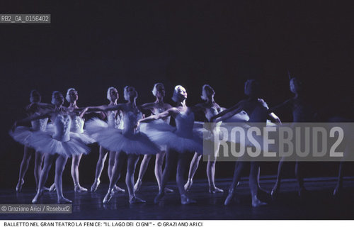 Venice, 1988. Gran Teatro La Fenice.Swan Lake ballet, coreographed by Marius Petipa and Lev Ivanov, music by Pyotr Ilyich Tchaikovsky, corps ballet of the S.M.Kirov theatre Leningrad .Venezia, 1988. Gran Teatro La Fenice. Balletto Il Lago dei Cigni,corpo di ballo teatro S.M.Kirov di Leningrado, coreografia di Marius Petipa e Lev Ivanov, musica di Pyotr Ilyich Tchaikovsky. Danza balletto classica Lago dei cigni Fenice ©Graziano Arici/Rosebud2 La cessione dei diritti di questa immagine si intende per quanto di nostra competenza. Non comprende invece le eventuali spese  relative a diritti che potranno essere richiesti dagli Enti o persone fisiche cui appartengono eventualmente i soggetti  ripresi. Tali costi, ove necessari, e l’espletamento di qualsivoglia pratica di richiesta di concessione del permesso di pubblicazione sono esclusivamente a carico e a cura del soggetto acquirente di questa immagine.