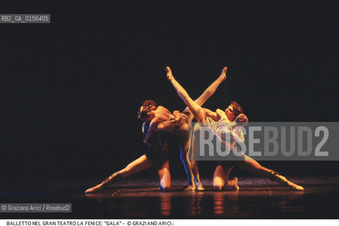 Venice, 1992. Gran Teatro La Fenice.Gala ballet, corps ballet of the S.M.Kirov theatre Leningrad .Venezia, 1988. Gran Teatro La Fenice. Balletto Galà,corpo di ballo teatro S.M.Kirov di Leningrado. Danza balletto classica Gala Fenice ©Graziano Arici/Rosebud2 La cessione dei diritti di questa immagine si intende per quanto di nostra competenza. Non comprende invece le eventuali spese  relative a diritti che potranno essere richiesti dagli Enti o persone fisiche cui appartengono eventualmente i soggetti  ripresi. Tali costi, ove necessari, e l’espletamento di qualsivoglia pratica di richiesta di concessione del permesso di pubblicazione sono esclusivamente a carico e a cura del soggetto acquirente di questa immagine.