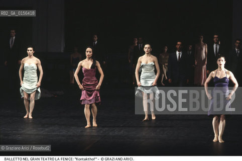-Venezia,1985. Gran Teatro la Fenice. Balletto Kontakthof, coreografia di Pina Bausch, corpo di ballo Tanztheater Wuppertal..-Venice,1985. Gran Teatro la Fenice. Dance ballet Kontakthof, choreographed by Pina Bausch, Tanztheater Wuppertal dancers chorus ©Graziano Arici/Rosebud2 La cessione dei diritti di questa immagine si intende per quanto di nostra competenza. Non comprende invece le eventuali spese  relative a diritti che potranno essere richiesti dagli Enti o persone fisiche cui appartengono eventualmente i soggetti  ripresi. Tali costi, ove necessari, e l’espletamento di qualsivoglia pratica di richiesta di concessione del permesso di pubblicazione sono esclusivamente a carico e a cura del soggetto acquirente di questa immagine.