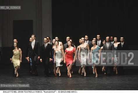 -Venezia,1985. Gran Teatro la Fenice. Balletto Kontakthof, coreografia di Pina Bausch, corpo di ballo Tanztheater Wuppertal..-Venice,1985. Gran Teatro la Fenice. Dance ballet Kontakthof, choreographed by Pina Bausch, Tanztheater Wuppertal dancers chorus ©Graziano Arici/Rosebud2 La cessione dei diritti di questa immagine si intende per quanto di nostra competenza. Non comprende invece le eventuali spese  relative a diritti che potranno essere richiesti dagli Enti o persone fisiche cui appartengono eventualmente i soggetti  ripresi. Tali costi, ove necessari, e l’espletamento di qualsivoglia pratica di richiesta di concessione del permesso di pubblicazione sono esclusivamente a carico e a cura del soggetto acquirente di questa immagine.