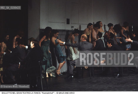 -Venezia,1985. Gran Teatro la Fenice. Balletto Kontakthof, coreografia di Pina Bausch, corpo di ballo Tanztheater Wuppertal..-Venice,1985. Gran Teatro la Fenice. Dance ballet Kontakthof, choreographed by Pina Bausch, Tanztheater Wuppertal dancers chorus ©Graziano Arici/Rosebud2 La cessione dei diritti di questa immagine si intende per quanto di nostra competenza. Non comprende invece le eventuali spese  relative a diritti che potranno essere richiesti dagli Enti o persone fisiche cui appartengono eventualmente i soggetti  ripresi. Tali costi, ove necessari, e l’espletamento di qualsivoglia pratica di richiesta di concessione del permesso di pubblicazione sono esclusivamente a carico e a cura del soggetto acquirente di questa immagine.