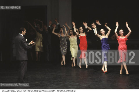 -Venezia,1985. Gran Teatro la Fenice. Balletto Kontakthof, coreografia di Pina Bausch, corpo di ballo Tanztheater Wuppertal..-Venice,1985. Gran Teatro la Fenice. Dance ballet Kontakthof, choreographed by Pina Bausch, Tanztheater Wuppertal dancers chorus ©Graziano Arici/Rosebud2 La cessione dei diritti di questa immagine si intende per quanto di nostra competenza. Non comprende invece le eventuali spese  relative a diritti che potranno essere richiesti dagli Enti o persone fisiche cui appartengono eventualmente i soggetti  ripresi. Tali costi, ove necessari, e l’espletamento di qualsivoglia pratica di richiesta di concessione del permesso di pubblicazione sono esclusivamente a carico e a cura del soggetto acquirente di questa immagine.