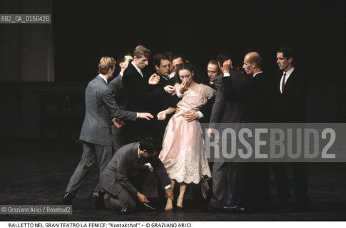 -Venezia,1985. Gran Teatro la Fenice. Balletto Kontakthof, coreografia di Pina Bausch, corpo di ballo Tanztheater Wuppertal..-Venice,1985. Gran Teatro la Fenice. Dance ballet Kontakthof, choreographed by Pina Bausch, Tanztheater Wuppertal dancers chorus ©Graziano Arici/Rosebud2 La cessione dei diritti di questa immagine si intende per quanto di nostra competenza. Non comprende invece le eventuali spese  relative a diritti che potranno essere richiesti dagli Enti o persone fisiche cui appartengono eventualmente i soggetti  ripresi. Tali costi, ove necessari, e l’espletamento di qualsivoglia pratica di richiesta di concessione del permesso di pubblicazione sono esclusivamente a carico e a cura del soggetto acquirente di questa immagine.