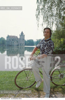 Salisburgo,1993.Ritratto del direttore dorchestra Riccardo Muti.Musica classica direttore orchestra ritratto bicicletta.Salzburg,1993.Portrait of the conductor Riccardo Muti with a bycicle ©Graziano Arici/Rosebud2