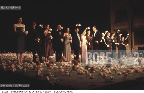 -Venezia,1983. Gran Teatro la Fenice. Balletto Nelken, coreografia di Pina Bausch, corpo di ballo Tanztheater Wuppertal.Tanztheater Wuppertal Pina Bausch Danza balletto coreografia .-Venice,1983. Gran Teatro la Fenice. Dance ballet Nelken, choreographed by Pina Bausch, Tanztheater Wuppertal dancers chorus ©Graziano Arici/Rosebud2 .La cessione dei diritti di questa immagine si intende per quanto di nostra competenza. Non comprende invece le eventuali spese  relative a diritti che potranno essere richiesti dagli Enti o persone fisiche cui appartengono eventualmente i soggetti  ripresi. Tali costi, ove necessari, e l’espletamento di qualsivoglia pratica di richiesta di concessione del permesso di pubblicazione sono esclusivamente a carico e a cura del soggetto acquirente di questa immagine.
