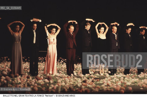 -Venezia,1983. Gran Teatro la Fenice. Balletto Nelken, coreografia di Pina Bausch, corpo di ballo Tanztheater Wuppertal.Tanztheater Wuppertal Pina Bausch Danza balletto coreografia .-Venice,1983. Gran Teatro la Fenice. Dance ballet Nelken, choreographed by Pina Bausch, Tanztheater Wuppertal dancers chorus ©Graziano Arici/Rosebud2 .La cessione dei diritti di questa immagine si intende per quanto di nostra competenza. Non comprende invece le eventuali spese  relative a diritti che potranno essere richiesti dagli Enti o persone fisiche cui appartengono eventualmente i soggetti  ripresi. Tali costi, ove necessari, e l’espletamento di qualsivoglia pratica di richiesta di concessione del permesso di pubblicazione sono esclusivamente a carico e a cura del soggetto acquirente di questa immagine.