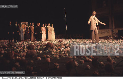 -Venezia,1983. Gran Teatro la Fenice. Balletto Nelken, coreografia di Pina Bausch, corpo di ballo Tanztheater Wuppertal.Tanztheater Wuppertal Pina Bausch Danza balletto coreografia .-Venice,1983. Gran Teatro la Fenice. Dance ballet Nelken, choreographed by Pina Bausch, Tanztheater Wuppertal dancers chorus ©Graziano Arici/Rosebud2 .La cessione dei diritti di questa immagine si intende per quanto di nostra competenza. Non comprende invece le eventuali spese  relative a diritti che potranno essere richiesti dagli Enti o persone fisiche cui appartengono eventualmente i soggetti  ripresi. Tali costi, ove necessari, e l’espletamento di qualsivoglia pratica di richiesta di concessione del permesso di pubblicazione sono esclusivamente a carico e a cura del soggetto acquirente di questa immagine.