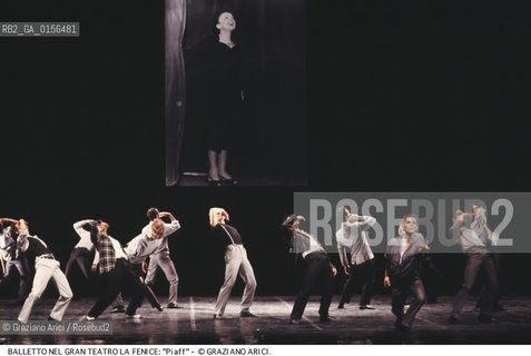 - Venezia,1994.Gran Teatro la Fenice.Piaf coreografia di Maurice Bejart. Corpo di ballo Bejart Ballet Lausanne Danza balletto coreografia musica palco ballerini.- Venice,1994. Gran Teatro la Fenice. Piaf choreographed by Maurice Bejart. Corps de ballet Bejart ballet Lausanne ©Graziano Arici/Rosebud2 .La cessione dei diritti di questa immagine si intende per quanto di nostra competenza. Non comprende invece le eventuali spese  relative a diritti che potranno essere richiesti dagli Enti o persone fisiche cui appartengono eventualmente i soggetti  ripresi. Tali costi, ove necessari, e l’espletamento di qualsivoglia pratica di richiesta di concessione del permesso di pubblicazione sono esclusivamente a carico e a cura del soggetto acquirente di questa immagine.
