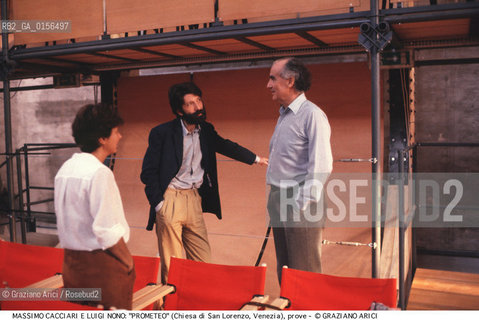 -Venezia,1984.Chiesa di San Lorenzo. Opera del compositore contemporaneo Luigi Nono, Prometeo - Tragedia dellascolto prova generale, testo di Massimo Cacciari, struttura scenica dellarchitetto Renzo Piano, luci del pittore Emilio Vedova.Il compositore Luigi Nono durante le prove con Massimo Cacciari. musica compositore opera Prometeo contemporanea elettronica filosofia architettura pittura ritratto.-Venice,1984. Work  Prometeo - Tragedia dellascolto directed by contemporary composer Luigi Nono,text by the philosopher Massimo Cacciari,scenography by the architect Renzo Piano,stage lighting by the painter Emilio Vedova. Portrait of the composer Luigi Nono with Massimo Cacciari ©Graziano Arici/Rosebud2