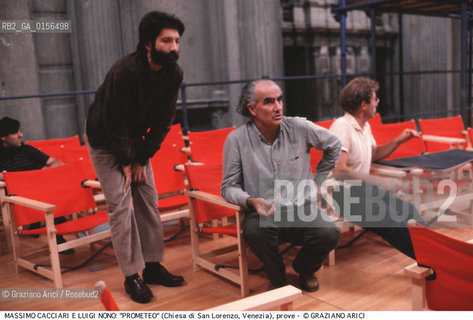 -Venezia,1984.Chiesa di San Lorenzo. Opera del compositore contemporaneo Luigi Nono, Prometeo - Tragedia dellascolto prova generale, testo di Massimo Cacciari, struttura scenica dellarchitetto Renzo Piano, luci del pittore Emilio Vedova.Il compositore Luigi Nono durante le prove con Massimo Cacciari. musica compositore opera Prometeo contemporanea elettronica filosofia architettura pittura ritratto.-Venice,1984. Work  Prometeo - Tragedia dellascolto directed by contemporary composer Luigi Nono,text by the philosopher Massimo Cacciari,scenography by the architect Renzo Piano,stage lighting by the painter Emilio Vedova. Portrait of the composer Luigi Nono with Massimo Cacciari ©Graziano Arici/Rosebud2