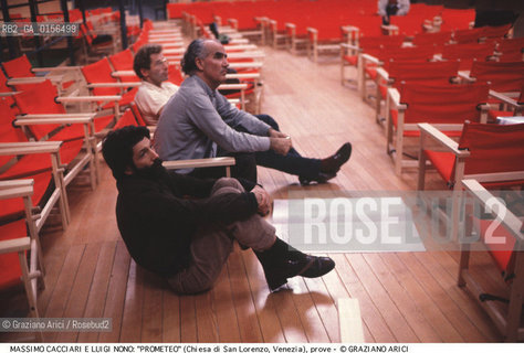 -Venezia,1984.Chiesa di San Lorenzo. Opera del compositore contemporaneo Luigi Nono, Prometeo - Tragedia dellascolto prova generale, testo di Massimo Cacciari, struttura scenica dellarchitetto Renzo Piano, luci del pittore Emilio Vedova.Il compositore Luigi Nono durante le prove con Massimo Cacciari. musica compositore opera Prometeo contemporanea elettronica filosofia architettura pittura ritratto.-Venice,1984. Work  Prometeo - Tragedia dellascolto directed by contemporary composer Luigi Nono,text by the philosopher Massimo Cacciari,scenography by the architect Renzo Piano,stage lighting by the painter Emilio Vedova. Portrait of the composer Luigi Nono with Massimo Cacciari ©Graziano Arici/Rosebud2