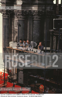 -Venezia,1984.Chiesa di San Lorenzo. Opera del compositore contemporaneo Luigi Nono, Prometeo - Tragedia dellascolto prova generale, testo di Massimo Cacciari, struttura scenica dellarchitetto Renzo Piano, luci del pittore Emilio Vedova.Il compositore Luigi Nono durante le prove. musica compositore opera Prometeo contemporanea elettronica filosofia architettura pittura ritratto.-Venice,1984. Work  Prometeo - Tragedia dellascolto directed by contemporary composer Luigi Nono,text by the philosopher Massimo Cacciari,scenography by the architect Renzo Piano,stage lighting by the painter Emilio Vedova. Portrait of the composer Luigi Nono ©Graziano Arici/Rosebud2