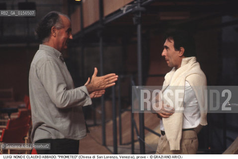 -Venezia,1984.Chiesa di San Lorenzo. Opera del compositore contemporaneo Luigi Nono, Prometeo - Tragedia dellascolto prova generale, testo di Massimo Cacciari, struttura scenica dellarchitetto Renzo Piano, luci del pittore Emilio Vedova.Il compositore Luigi Nono durante le prove con Claudio Abbado. musica compositore opera Prometeo contemporanea elettronica filosofia architettura pittura ritratto.-Venice,1984. Work  Prometeo - Tragedia dellascolto directed by contemporary composer Luigi Nono,text by the philosopher Massimo Cacciari,scenography by the architect Renzo Piano,stage lighting by the painter Emilio Vedova. Portrait of the composer Luigi Nono with Claudio Abbado ©Graziano Arici/Rosebud2