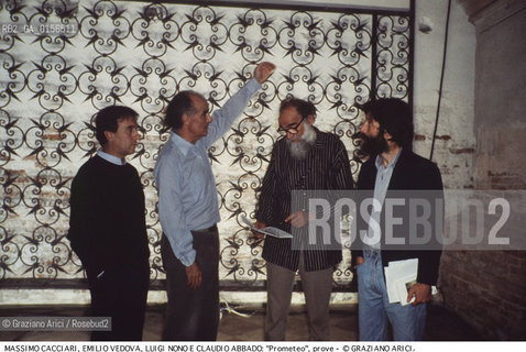 -Venezia,1984.Chiesa di San Lorenzo. Opera del compositore contemporaneo Luigi Nono, Prometeo - Tragedia dellascolto prova generale, testo di Massimo Cacciari, struttura scenica dellarchitetto Renzo Piano, luci del pittore Emilio Vedova.Il compositore Luigi Nono durante le prove con Massimo Cacciari,Emilio Vedova e Claudio Abbado. musica compositore opera Prometeo contemporanea elettronica filosofia architettura pittura ritratto.-Venice,1984. Work  Prometeo - Tragedia dellascolto directed by contemporary composer Luigi Nono,text by the philosopher Massimo Cacciari,scenography by the architect Renzo Piano,stage lighting by the painter Emilio Vedova. Portrait of the composer Luigi Nono with  Massimo Cacciari,Emilio Vedova and Claudio Abbado ©Graziano Arici/Rosebud2