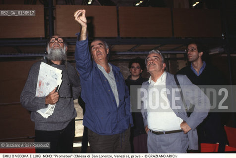 -Venezia,1984.Chiesa di San Lorenzo. Opera del compositore contemporaneo Luigi Nono, Prometeo - Tragedia dellascolto prova generale, testo di Massimo Cacciari, struttura scenica dellarchitetto Renzo Piano, luci del pittore Emilio Vedova.Il compositore Luigi Nono durante le prove con il pittore Emilio Vedova. musica compositore opera Prometeo contemporanea elettronica filosofia architettura pittura ritratto.-Venice,1984. Work  Prometeo - Tragedia dellascolto directed by contemporary composer Luigi Nono,text by the philosopher Massimo Cacciari,scenography by the architect Renzo Piano,stage lighting by the painter Emilio Vedova. Portrait of the composer Luigi Nono with the painter Emilio Vedova ©Graziano Arici/Rosebud2