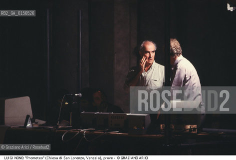 -Venezia,1984.Chiesa di San Lorenzo. Opera del compositore contemporaneo Luigi Nono, Prometeo - Tragedia dellascolto prova generale, testo di Massimo Cacciari, struttura scenica dellarchitetto Renzo Piano, luci del pittore Emilio Vedova.Il compositore Luigi Nono durante le prove. musica compositore opera Prometeo contemporanea elettronica filosofia architettura pittura ritratto.-Venice,1984. Work  Prometeo - Tragedia dellascolto directed by contemporary composer Luigi Nono,text by the philosopher Massimo Cacciari,scenography by the architect Renzo Piano,stage lighting by the painter Emilio Vedova. Portrait of the composer Luigi Nono ©Graziano Arici/Rosebud2