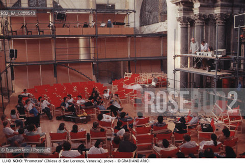 -Venezia,1984.Chiesa di San Lorenzo. Opera del compositore contemporaneo Luigi Nono, Prometeo - Tragedia dellascolto prova generale, testo di Massimo Cacciari, struttura scenica dellarchitetto Renzo Piano, luci del pittore Emilio Vedova.Il compositore Luigi Nono durante le prove. musica compositore opera Prometeo contemporanea elettronica filosofia architettura pittura ritratto.-Venice,1984. Work  Prometeo - Tragedia dellascolto directed by contemporary composer Luigi Nono,text by the philosopher Massimo Cacciari,scenography by the architect Renzo Piano,stage lighting by the painter Emilio Vedova. Portrait of the composer Luigi Nono ©Graziano Arici/Rosebud2