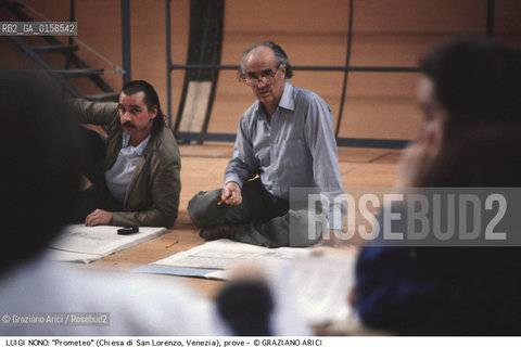 -Venezia,1984.Chiesa di San Lorenzo. Opera del compositore contemporaneo Luigi Nono, Prometeo - Tragedia dellascolto prova generale, testo di Massimo Cacciari, struttura scenica dellarchitetto Renzo Piano, luci del pittore Emilio Vedova.Il compositore Luigi Nono durante le prove. musica compositore opera Prometeo contemporanea elettronica filosofia architettura pittura ritratto.-Venice,1984. Work  Prometeo - Tragedia dellascolto directed by contemporary composer Luigi Nono,text by the philosopher Massimo Cacciari,scenography by the architect Renzo Piano,stage lighting by the painter Emilio Vedova. Portrait of the composer Luigi Nono ©Graziano Arici/Rosebud2