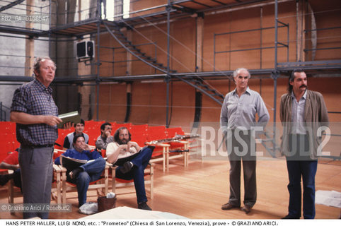 -Venezia,1984.Chiesa di San Lorenzo. Opera del compositore contemporaneo Luigi Nono, Prometeo - Tragedia dellascolto prova generale, testo di Massimo Cacciari, struttura scenica dellarchitetto Renzo Piano, luci del pittore Emilio Vedova.Il compositore Luigi Nono durante le prove con Hans Peter Haller. musica compositore opera Prometeo contemporanea elettronica filosofia architettura pittura ritratto.-Venice,1984. Work  Prometeo - Tragedia dellascolto directed by contemporary composer Luigi Nono,text by the philosopher Massimo Cacciari,scenography by the architect Renzo Piano,stage lighting by the painter Emilio Vedova. Portrait of the composer Luigi Nono with Hans Peter Haller ©Graziano Arici/Rosebud2