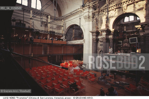 -Venezia,1984.Chiesa di San Lorenzo. Opera del compositore contemporaneo Luigi Nono, Prometeo - Tragedia dellascolto prova generale, testo di Massimo Cacciari, struttura scenica dellarchitetto Renzo Piano, luci del pittore Emilio Vedova.Il compositore Luigi Nono durante le prove. musica compositore opera Prometeo contemporanea elettronica filosofia architettura pittura ritratto.-Venice,1984. Work  Prometeo - Tragedia dellascolto directed by contemporary composer Luigi Nono,text by the philosopher Massimo Cacciari,scenography by the architect Renzo Piano,stage lighting by the painter Emilio Vedova. Portrait of the composer Luigi Nono ©Graziano Arici/Rosebud2