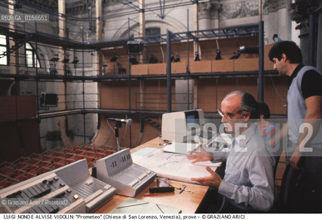 -Venezia,1984.Chiesa di San Lorenzo. Opera del compositore contemporaneo Luigi Nono, Prometeo - Tragedia dellascolto prova generale, testo di Massimo Cacciari, struttura scenica dellarchitetto Renzo Piano, luci del pittore Emilio Vedova.Il compositore Luigi Nono durante le prove. musica compositore opera Prometeo contemporanea elettronica filosofia architettura pittura ritratto.-Venice,1984. Work  Prometeo - Tragedia dellascolto directed by contemporary composer Luigi Nono,text by the philosopher Massimo Cacciari,scenography by the architect Renzo Piano,stage lighting by the painter Emilio Vedova. Portrait of the composer Luigi Nono ©Graziano Arici/Rosebud2