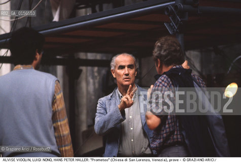 -Venezia,1984.Chiesa di San Lorenzo. Opera del compositore contemporaneo Luigi Nono, Prometeo - Tragedia dellascolto prova generale, testo di Massimo Cacciari, struttura scenica dellarchitetto Renzo Piano, luci del pittore Emilio Vedova.Il compositore Luigi Nono durante le prove. musica compositore opera Prometeo contemporanea elettronica filosofia architettura pittura ritratto.-Venice,1984. Work  Prometeo - Tragedia dellascolto directed by contemporary composer Luigi Nono,text by the philosopher Massimo Cacciari,scenography by the architect Renzo Piano,stage lighting by the painter Emilio Vedova. Portrait of the composer Luigi Nono ©Graziano Arici/Rosebud2