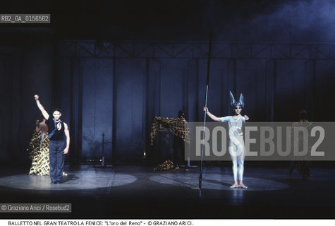 -Venezia,1990. Gran teatro La Fenice. Balletto Loro del Reno coreografato da Maurice Bejart, musiche di Richard Wagner, corpo di Ballo Bejart Ballet Lausanne -Venice,1990. Gran teatro La Fenice.Ballet Loro del Reno,choreographed by Maurice Bejart,music by Richard Wagner,corps de ballet Bejart ballet Lausanne DAS RHEINGOLD ©Graziano Arici/Rosebud2 .La cessione dei diritti di questa immagine si intende per quanto di nostra competenza. Non comprende invece le eventuali spese  relative a diritti che potranno essere richiesti dagli Enti o persone fisiche cui appartengono eventualmente i soggetti  ripresi. Tali costi, ove necessari, e l’espletamento di qualsivoglia pratica di richiesta di concessione del permesso di pubblicazione sono esclusivamente a carico e a cura del soggetto acquirente di questa immagine.