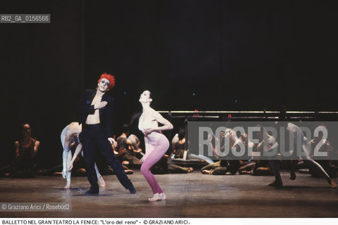 -Venezia,1990. Gran teatro La Fenice. Balletto Loro del Reno coreografato da Maurice Bejart, musiche di Richard Wagner, corpo di Ballo Bejart Ballet Lausanne -Venice,1990. Gran teatro La Fenice.Ballet Loro del Reno,choreographed by Maurice Bejart,music by Richard Wagner,corps de ballet Bejart ballet Lausanne DAS RHEINGOLD ©Graziano Arici/Rosebud2 .La cessione dei diritti di questa immagine si intende per quanto di nostra competenza. Non comprende invece le eventuali spese  relative a diritti che potranno essere richiesti dagli Enti o persone fisiche cui appartengono eventualmente i soggetti  ripresi. Tali costi, ove necessari, e l’espletamento di qualsivoglia pratica di richiesta di concessione del permesso di pubblicazione sono esclusivamente a carico e a cura del soggetto acquirente di questa immagine.