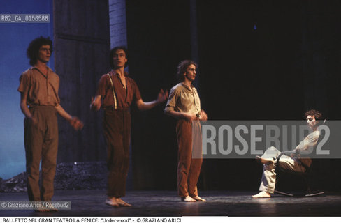 - Venezia,Gran Teatro la Fenice,1983.Underwood,Coreografia di Carolyn Carlson e Larrio Ekson,corpo di ballo Teatro e Danza la Fenice di Carolyn Carlson. DANZA balletto corpo ballo corps choreografo choreographer Choreographed.- Venice,Gran Teatro la Fenice,1983.Underwood,Choreographed by Carolyn Carlson and Larrio Ekson,corps de ballet Carolyn Carlsons la Fenice Theatre and Dance ©Graziano Arici/Rosebud2 .La cessione dei diritti di questa immagine si intende per quanto di nostra competenza. Non comprende invece le eventuali spese  relative a diritti che potranno essere richiesti dagli Enti o persone fisiche cui appartengono eventualmente i soggetti  ripresi. Tali costi, ove necessari, e l’espletamento di qualsivoglia pratica di richiesta di concessione del permesso di pubblicazione sono esclusivamente a carico e a cura del soggetto acquirente di questa immagine.