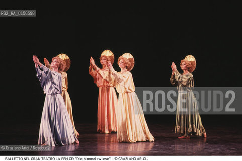 VENEZIA,1988.IL BALLETTO DELLOPERA DI VIENNA IN . DIE HIMMELSWIESE (I PRATI DEL CIELO) AL GRAN TEATRO LA FENICE DI {VENEZIA} CON COREOGRAFIA DI GRETE WIESENTHAL E MUSICA DI FRANZ SCHUBERT, CORPO DI BALLO WIENER STAATSOPERNBALLETT .VENICE,1988. THE DANCE BALLET DIE HIMMELSWIESE (THE HEAVENLY FIELDS) AT GRAN TEATRO LA FENICE {VENICE}, CHOREOGRAPHED BY GRETE WIESENTHAL WITH MUSIC BY FRANZ SCHUBERT AND CORPS DE BALLET WIENER STAATSOPERNBALLETT ©Graziano Arici/Rosebud2                       La cessione dei diritti di questa immagine si intende per quanto di nostra competenza. Non comprende invece le eventuali spese  relative a diritti che potranno essere richiesti dagli Enti o persone fisiche cui appartengono eventualmente i soggetti  ripresi. Tali costi, ove necessari, e l’espletamento di qualsivoglia pratica di richiesta di concessione del permesso di pubblicazione sono esclusivamente a carico e a cura del soggetto acquirente di questa immagine..